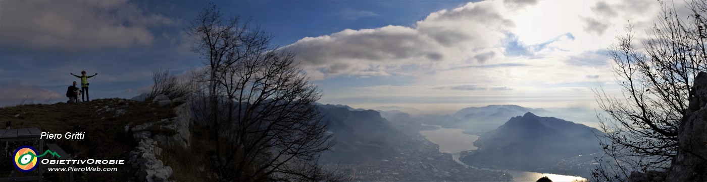 80 Panoramica dal Corno Regismondo verso Lecco , laghi e monti.jpg